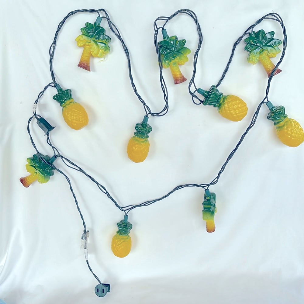 Gently Used Hawaiian Theme Pineaple Electric String Lighting 8ft Long 10Pineaple